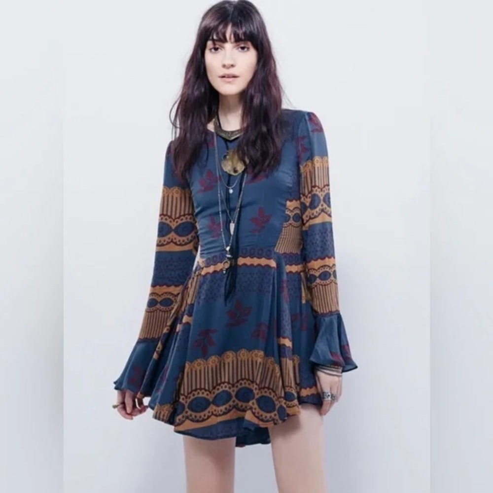Free People Rare Vintage Dress
Loving Lelia Fit and Flare Long Sleeve
Size 0